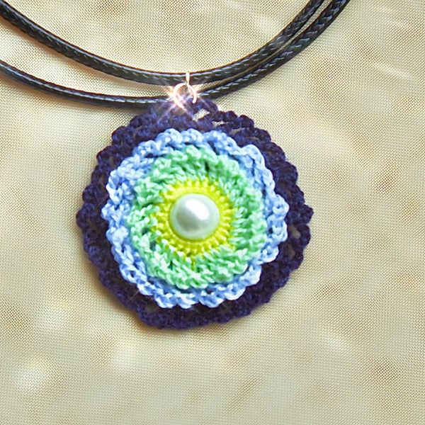 Microcrochet circular Pendant 