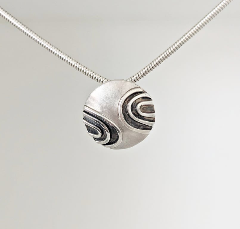 Curve sterling silver pendant with satin finish