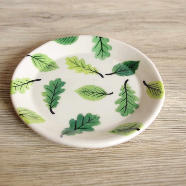 Small Circle Dish - Green Beech and Oak Leaves, Pattern