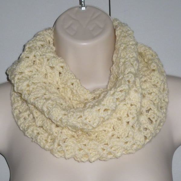 crochet lacy infinity scarf cowl ( ref FA 476 J8 )