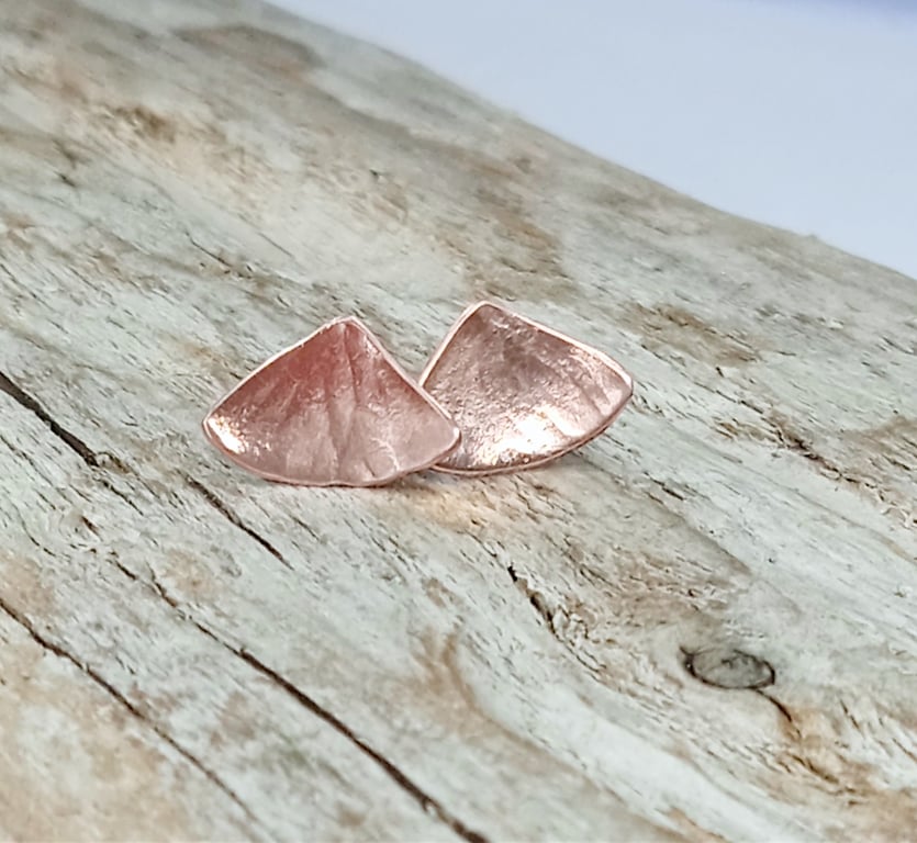 Small Textured Copper Fan Shaped Stud Earrings (ERCUSTFN1) - UK Free Post
