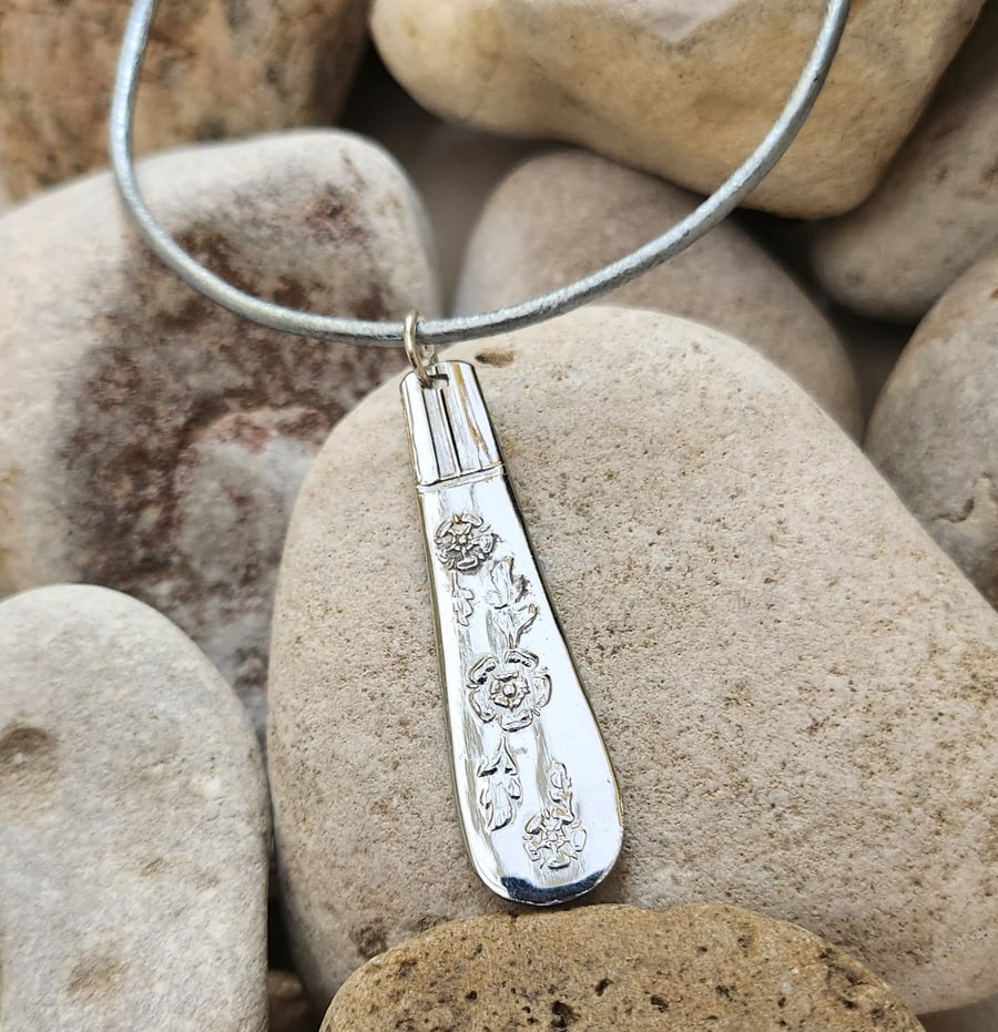 Upcycled cake fork handle pendant - Cutlery Collection