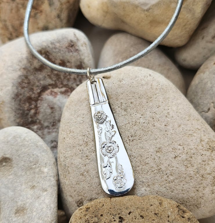 Upcycled cake fork handle pendant - Cutlery Collection