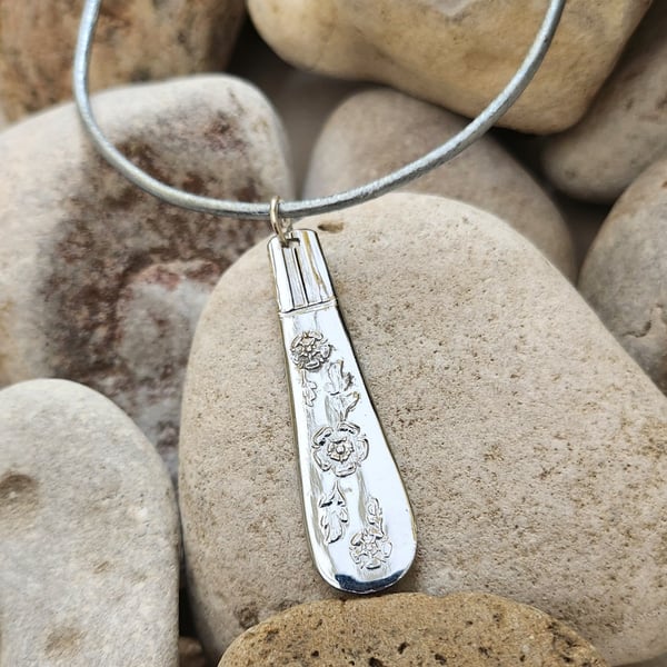 Upcycled cake fork handle pendant - Cutlery Collection