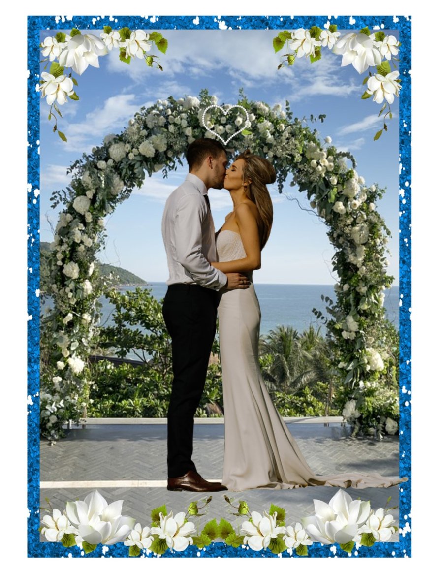 Kissing couple under flower arch 3D Wedding Blessing