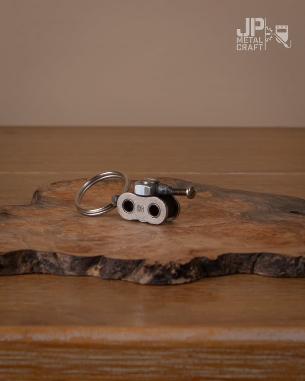 Chain tank keyring