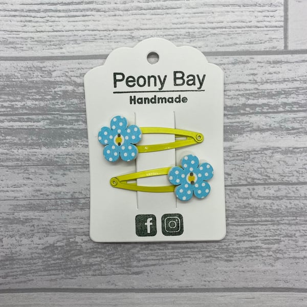 Girl’s flower hair clips in blue and yellow 