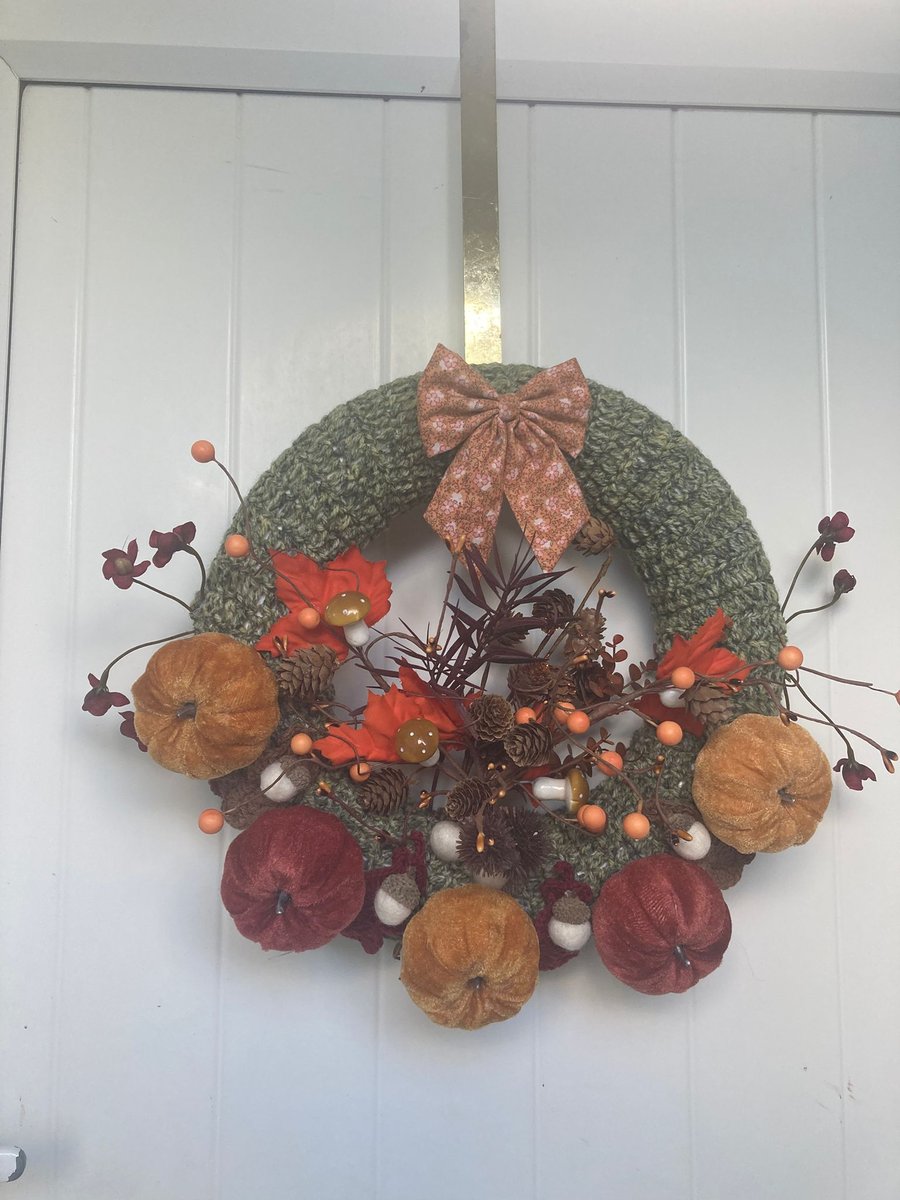  A Rustic Crochet Autumn Welcome Wreath