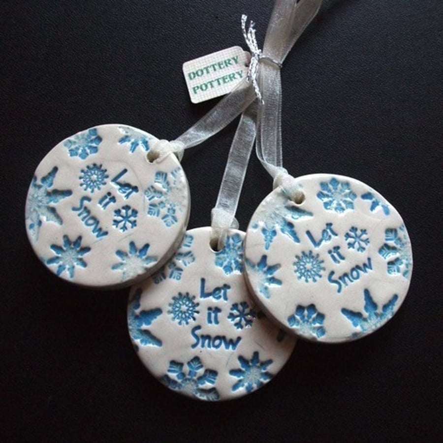 Set of 3 Let it snow, Let it snow, Let it snow ceramic Xmas decorations