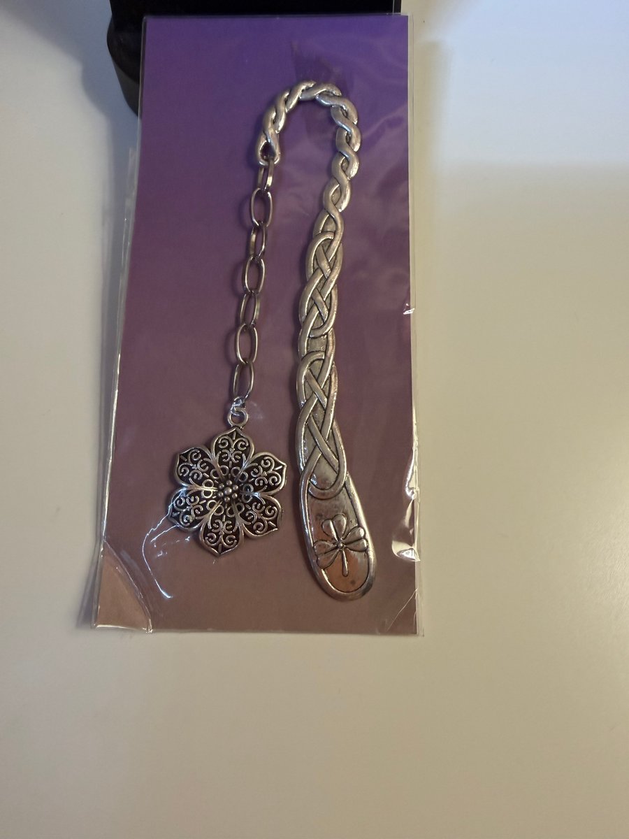 Metal Carved Hook Bookmark