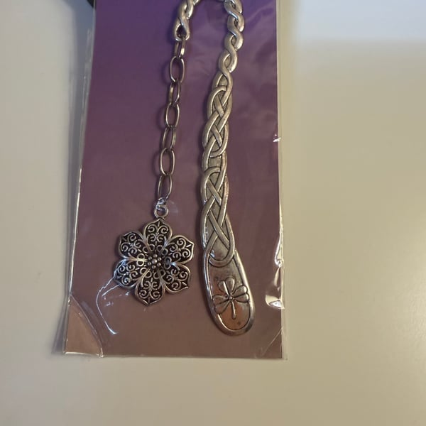 Metal Carved Hook Bookmark