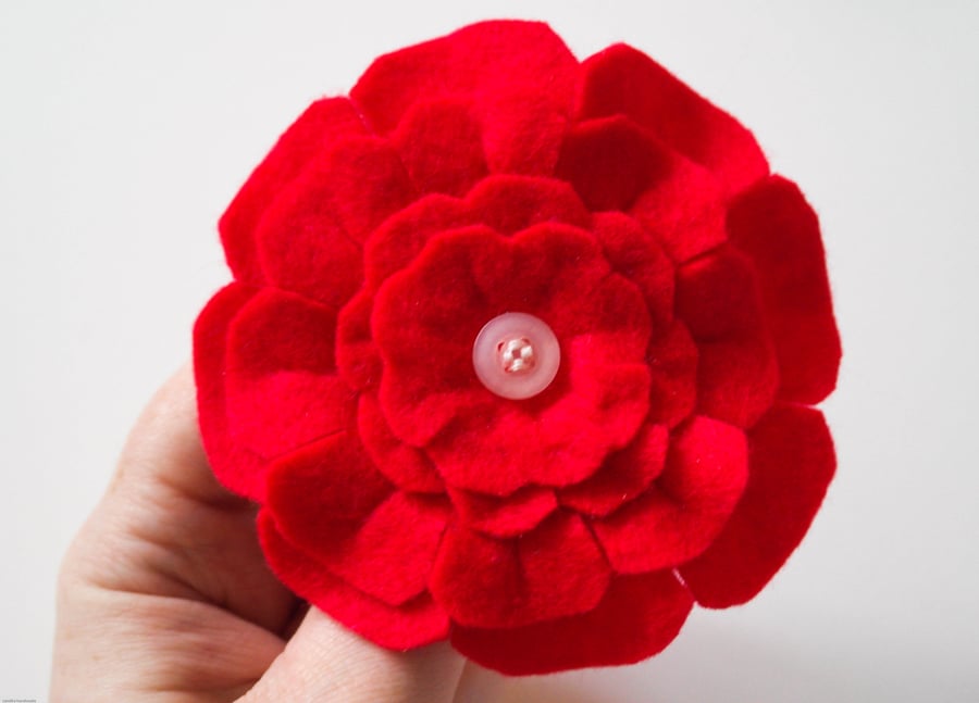 Red flower brooch-Winter accessory-Red felt flower pin-Gift for her-Floral pin