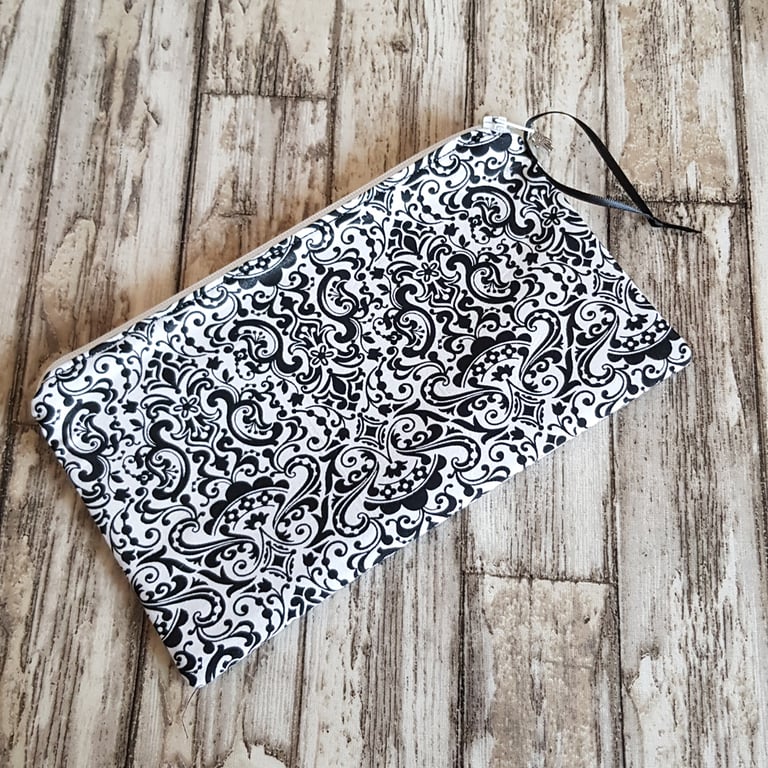 Elegant Black And White Damask-Style Zipper Pouch - Multi Use Zipped Organiser