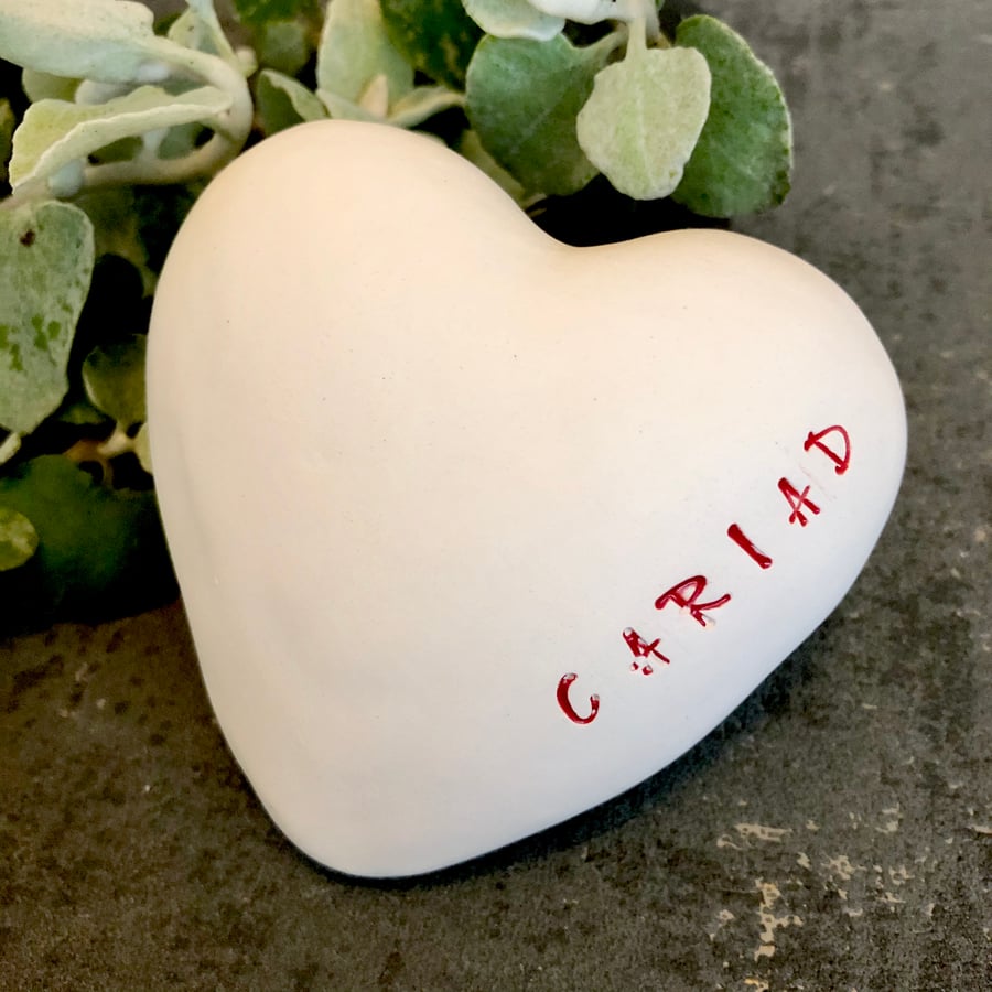 Ceramic heart pebble - Cariad