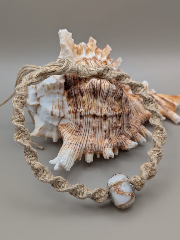 Handmade macrame bracelet with glass lamp work bead 