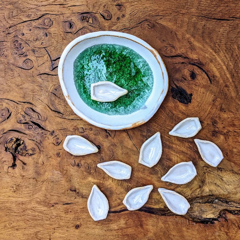 Ceramic soap dish, trinket dish, complete with ceramic rowing boat