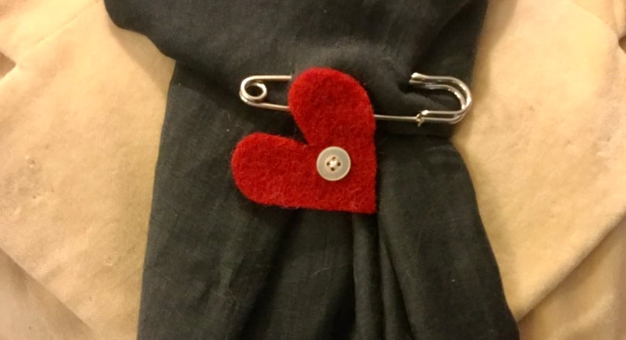 Scarf Pin Brooch Heart Design Seconds Sunday