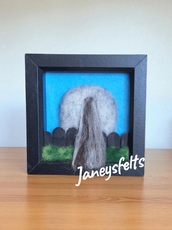 Grey horse bottom portrait 