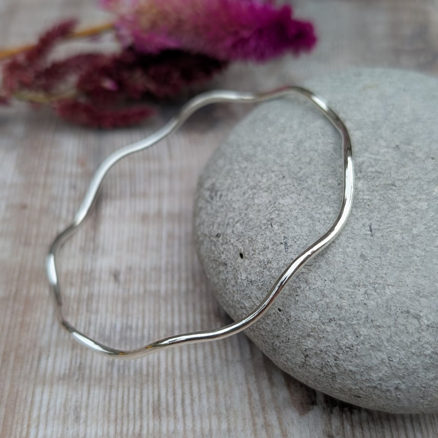 Sterling Silver Wavy Round Bangle - JBJ5010