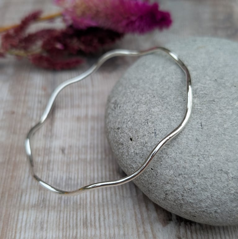 Sterling Silver Wavy Round Bangle - JBJ5010