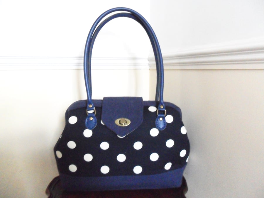 Navy spot handbag. Carpet bag