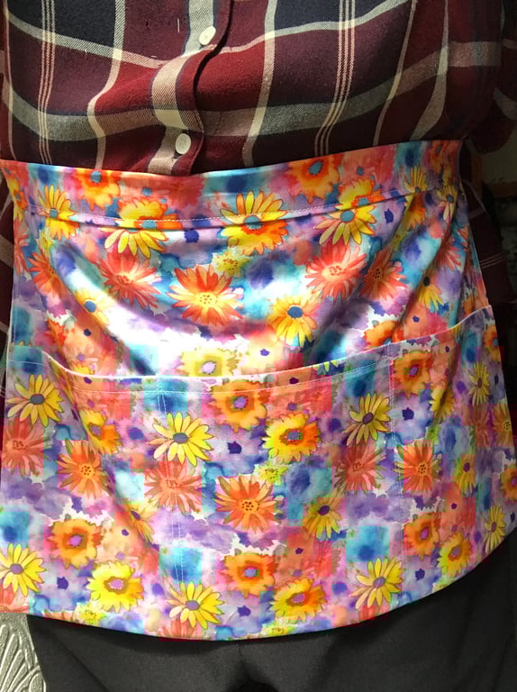 Yellow floral tie waist apron with three pockets
