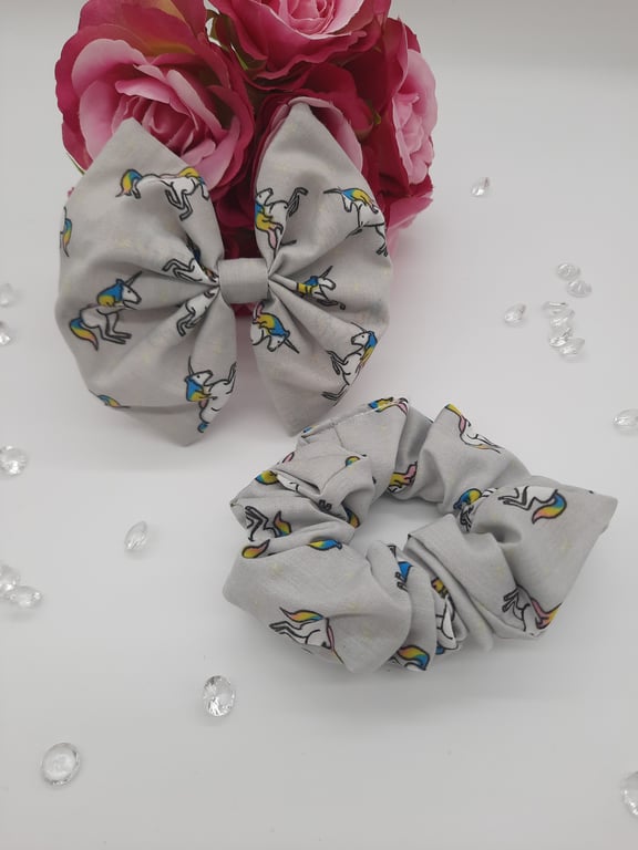 Unicorn, clip on bow, scrunchie set in light grey, free uk delivery.  