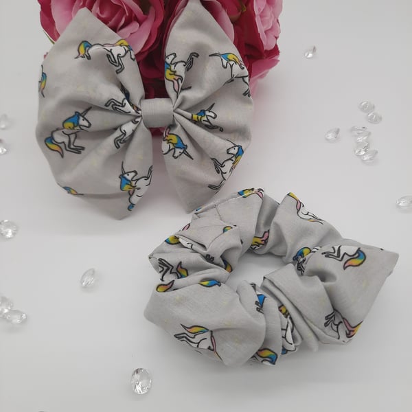 Unicorn, clip on bow, scrunchie set in light grey, free uk delivery.  