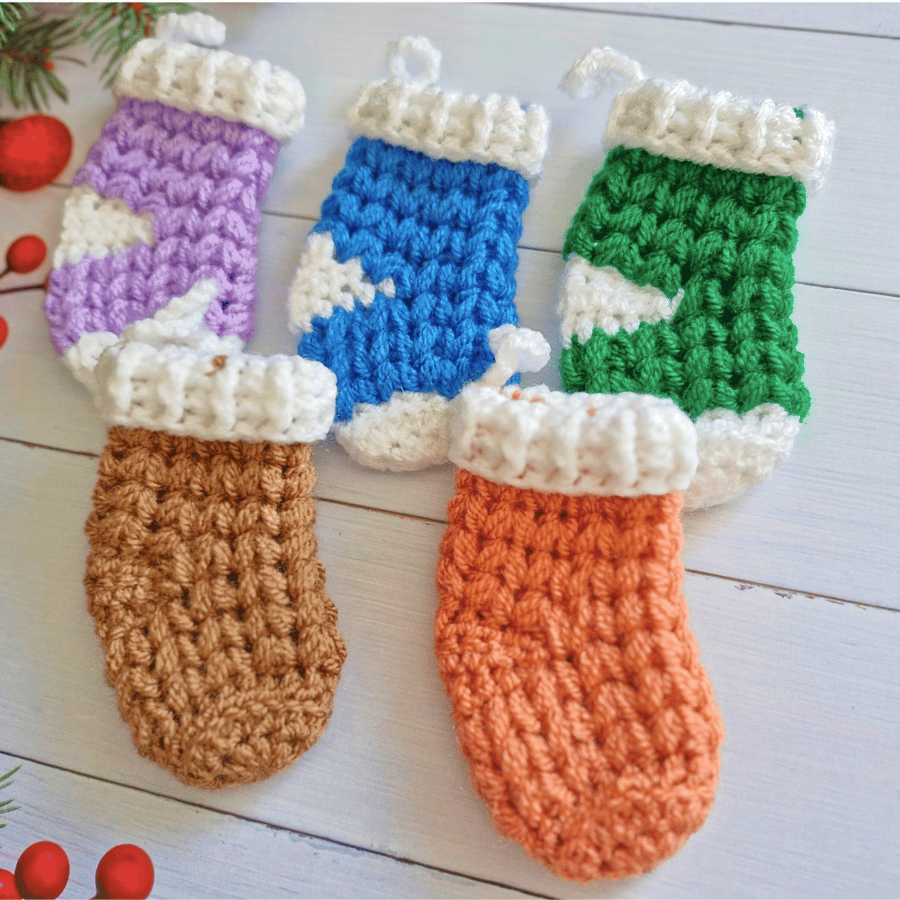 Mini Crochet Christmas Stockings – Set of 5 Tree Decorations 