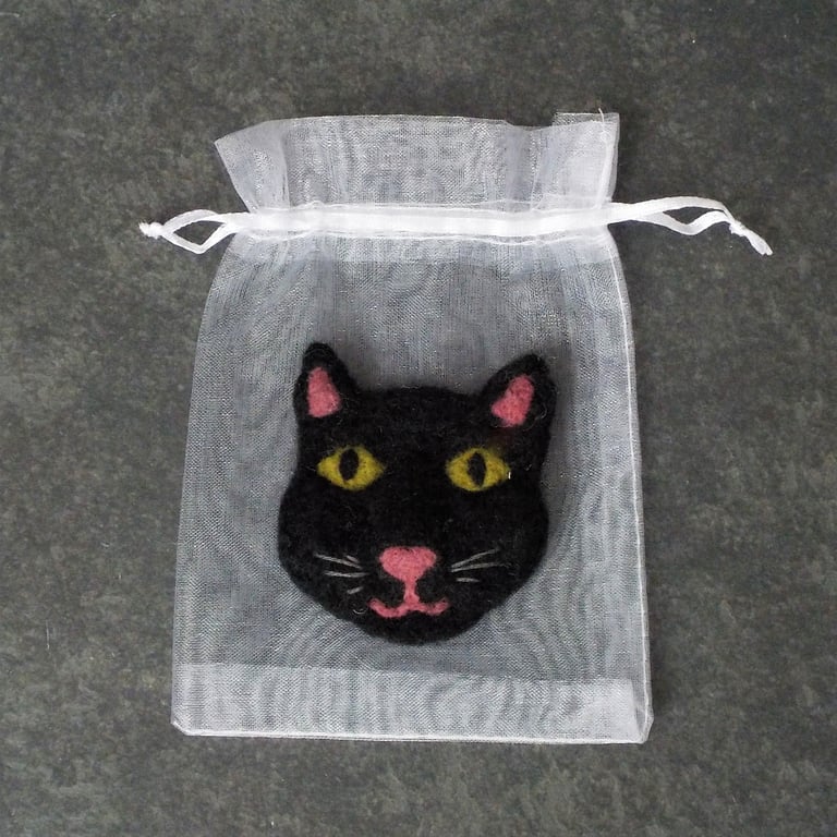 Felt fridge magnet lucky black cat face Halloween party gift needle felted