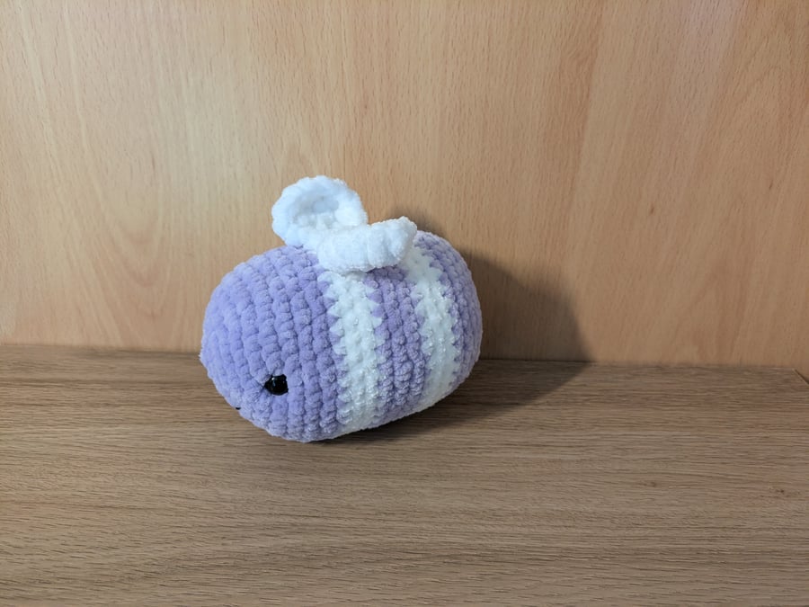 Crocheted bumblebee 