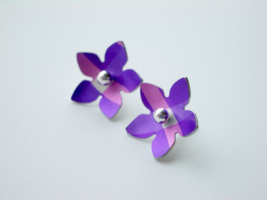 Flower studs earrings in purple and pink checks