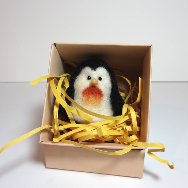 Penguin - Complete with Box and Bedding 