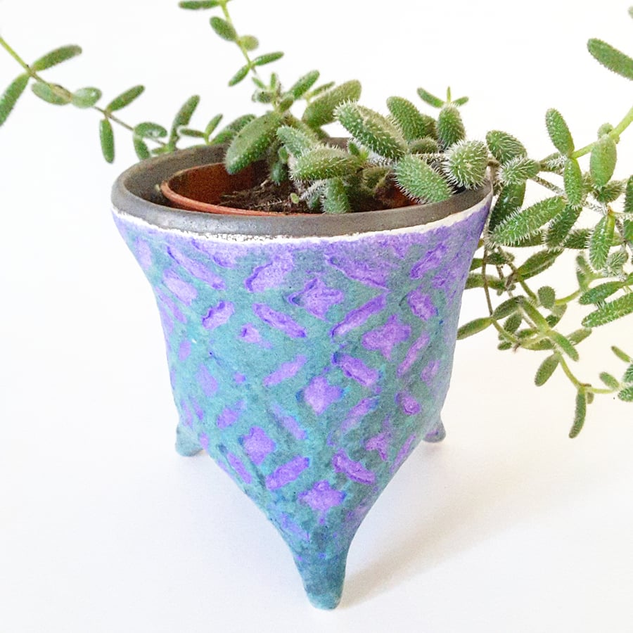 Ceramic Plant Pot Holder with Three Feet Folksy