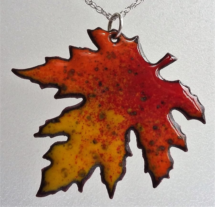 Autumn leaf pendant in enamelled copper 137