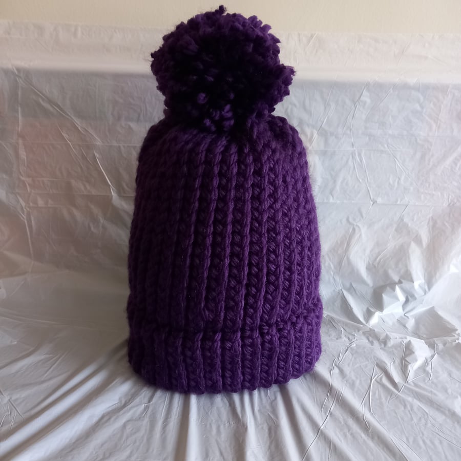 Soft & Warm Woolly Bobble Hat (deep purple) – one size, to fit adult 