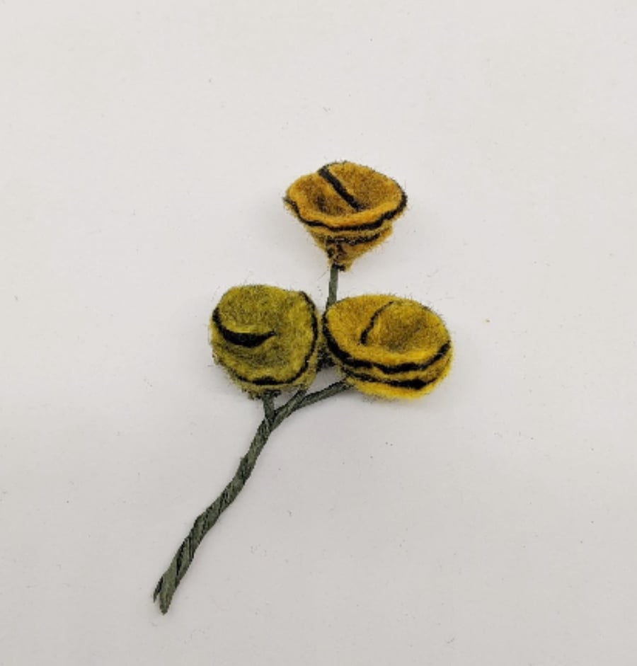 Small felted flowers posy brooch in shades of yellow - vintage inspired
