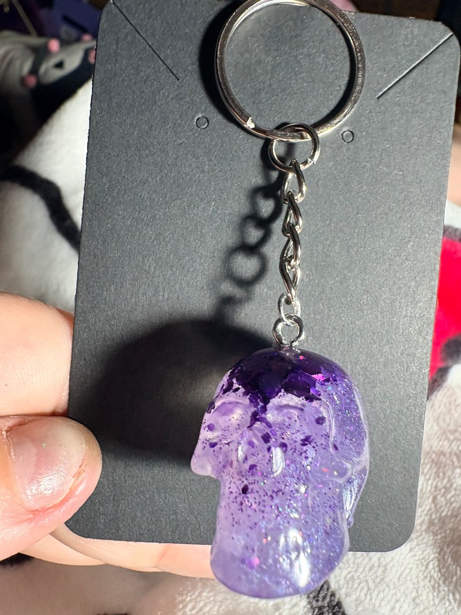 Resin skull keyring 