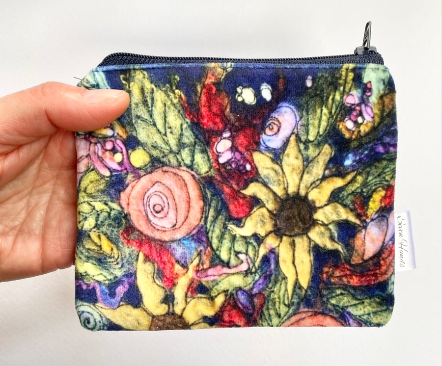 Velvet flower coin purse, card holder, mobile phone bag, makeup bag. 