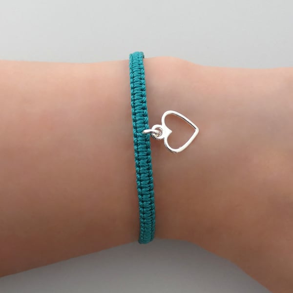 Silver plated macramé heart bracelet with 7 colour options. Ref:434