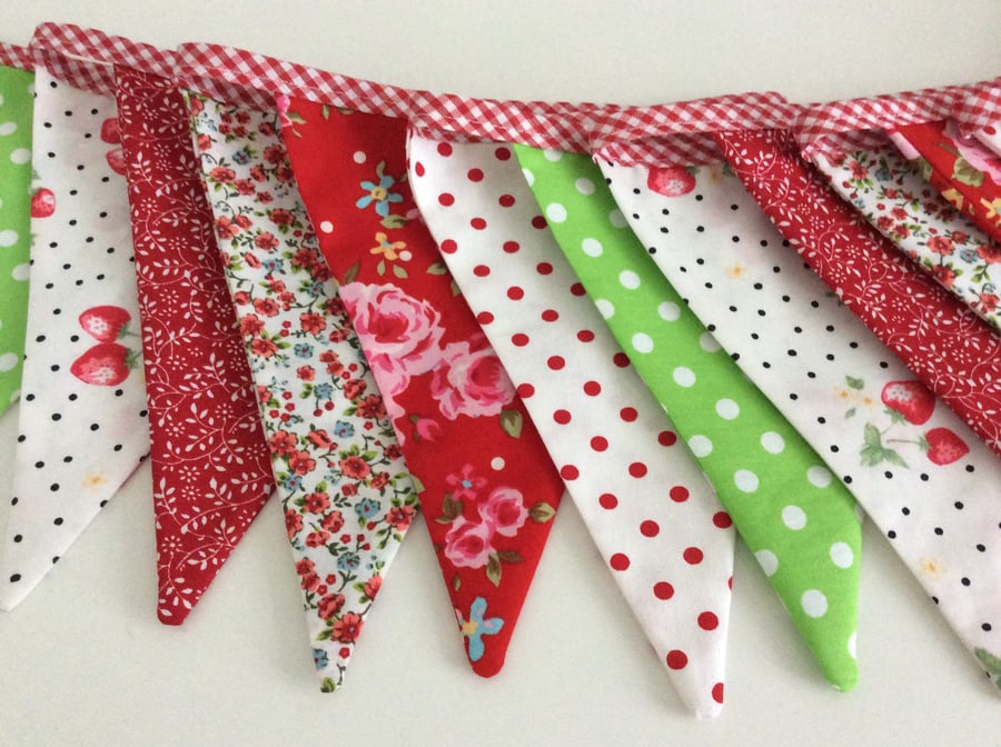Bunting - Red floral design, 12 flags 8ft long inc florals and strawberries
