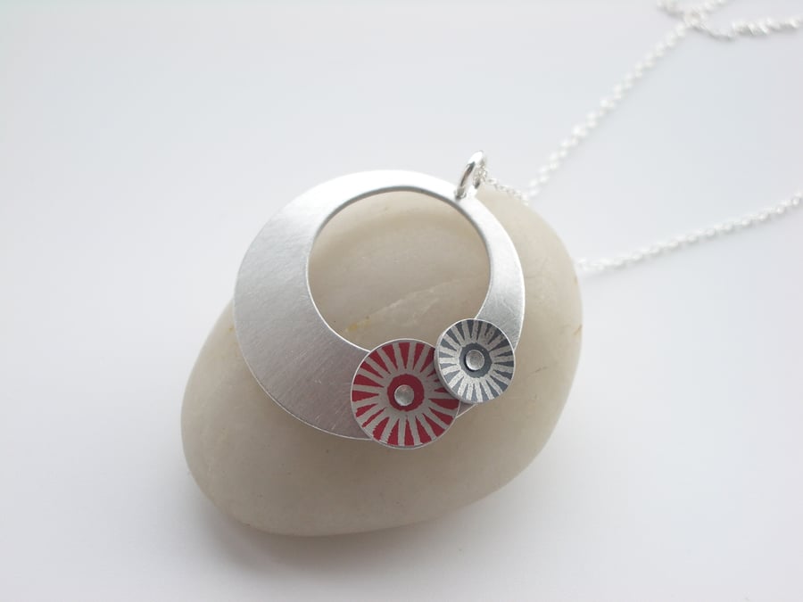 Circle pendant in brushed aluminium with red and grey discs