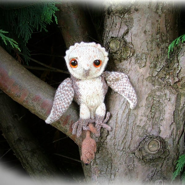 BARN OWL toy knitting pattern by Georgina Manvell