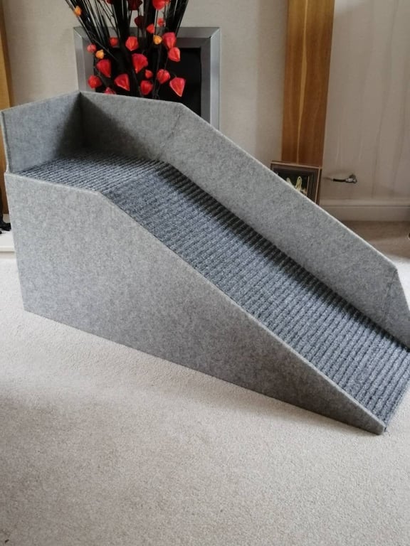 40cms High x 90cm Base - Raised side and Back 100mm - Specialist Pet Ramp