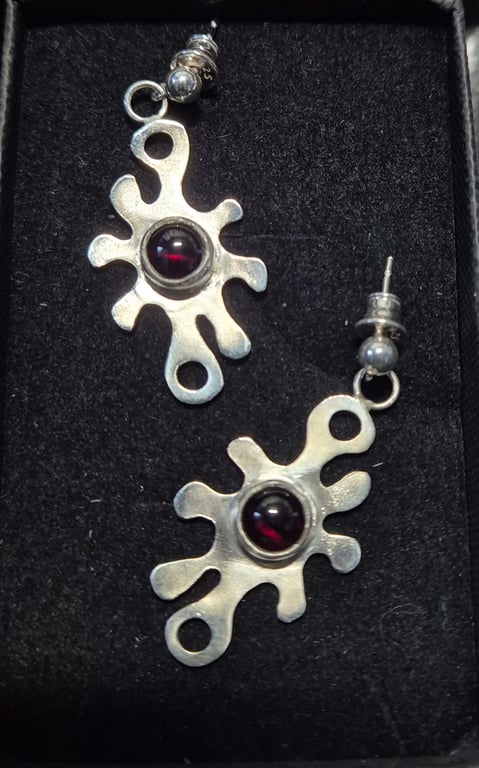  Handmade Sterling silver earings with garnet stones