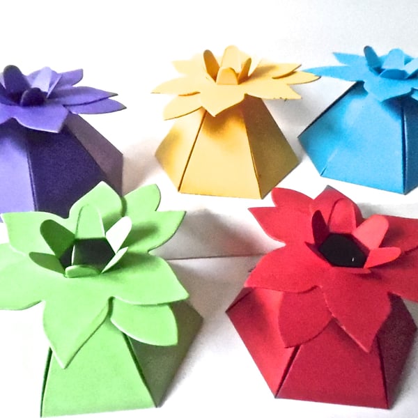 10 Flower Top Bright Favour Boxes 