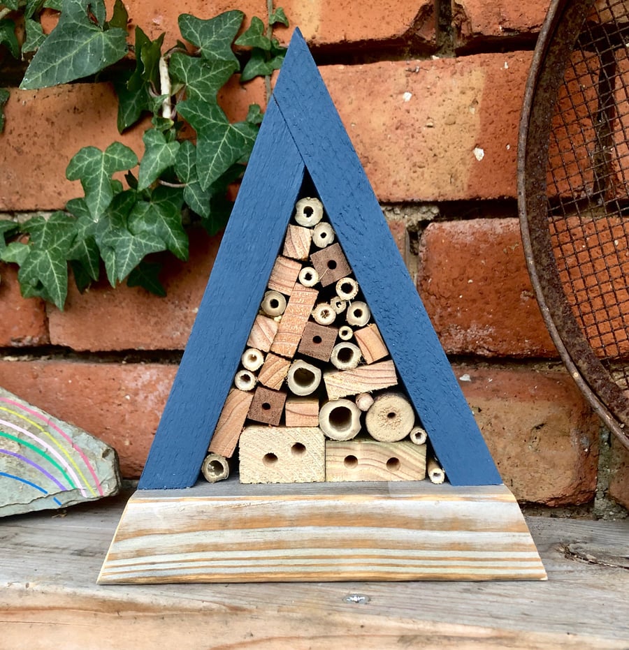 Bee hotel - Bug hotel - Bug box - Gift for gardeners - Bee gift - Nature gift 