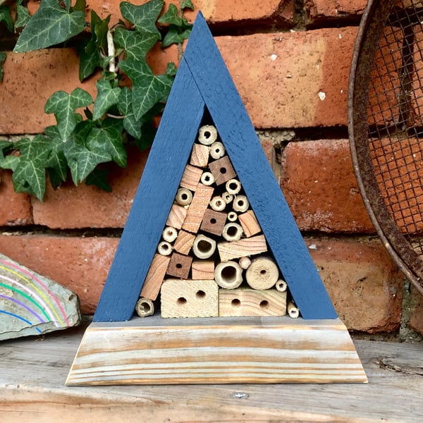 Bee hotel - Bug hotel - Bug box - Gift for gardeners - Bee gift - Nature gift 