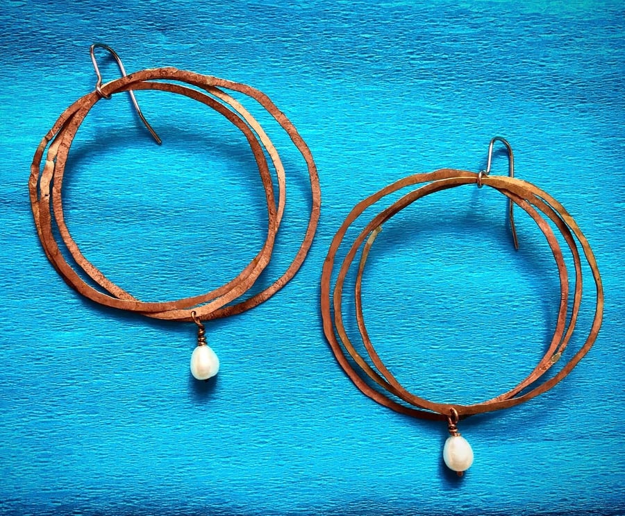 Hammered copper multi hooped pearl earrings