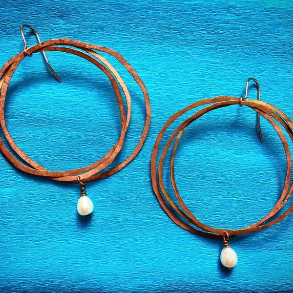 Hammered copper multi hooped pearl earrings